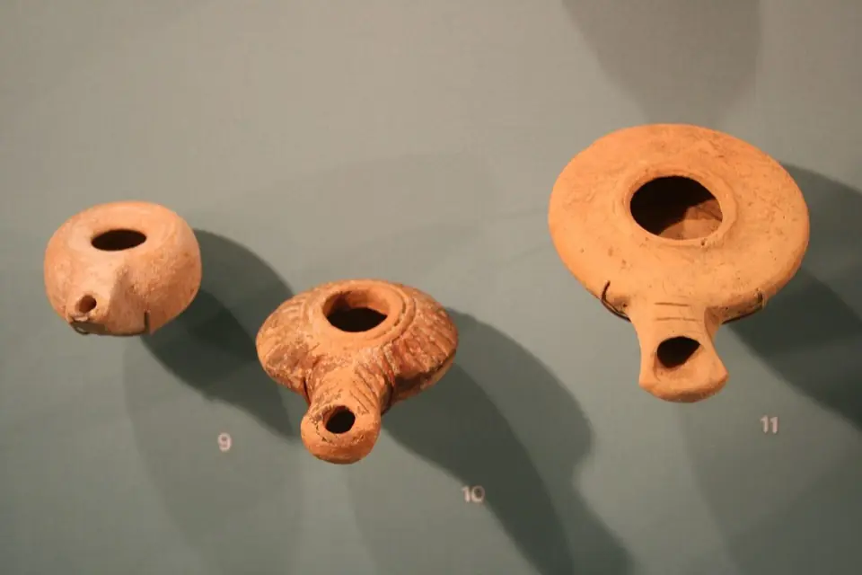 三盏古代陶油灯